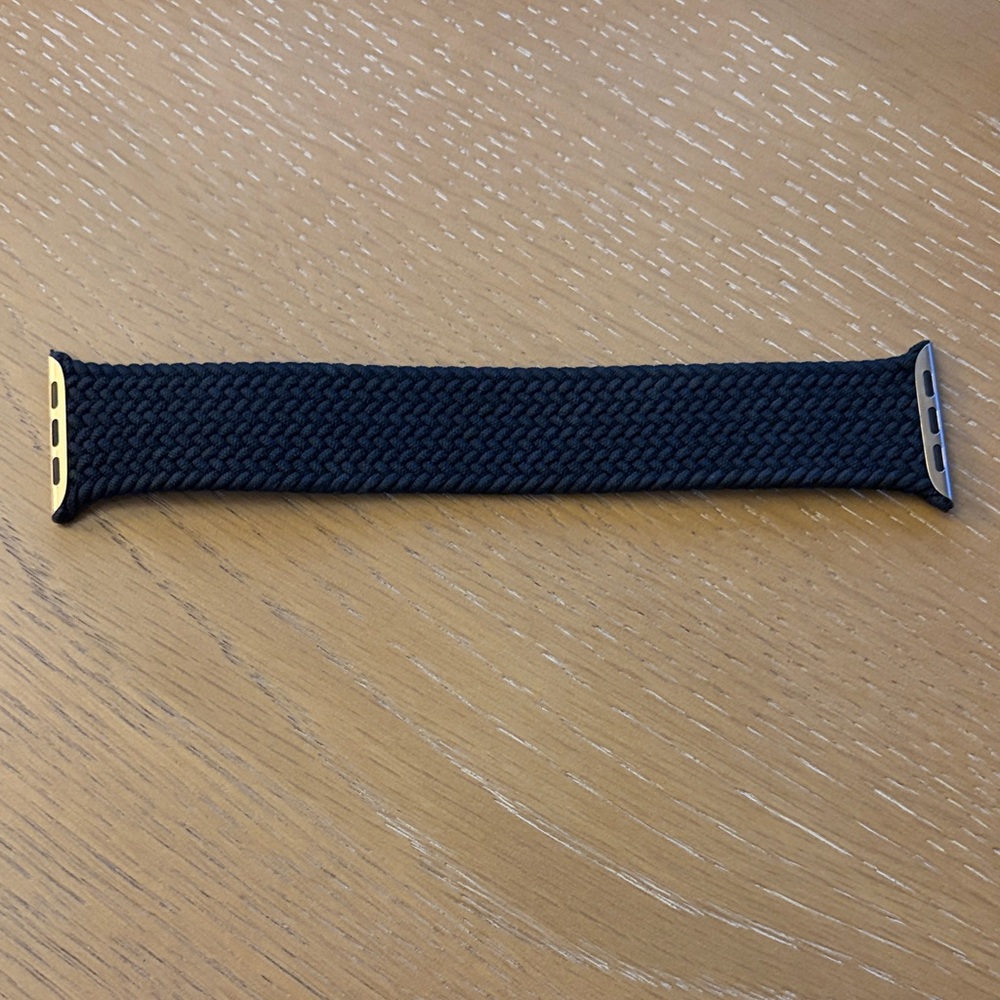 Apple’s 44mm Charcoal Braided Solo Loop - size 8 (plus an off-brand White loop) - Picture 2 of 5